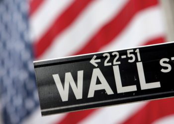 Wall-Street-Sign-Flag-700.jpg