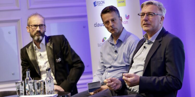Paul Goodwin (middle)